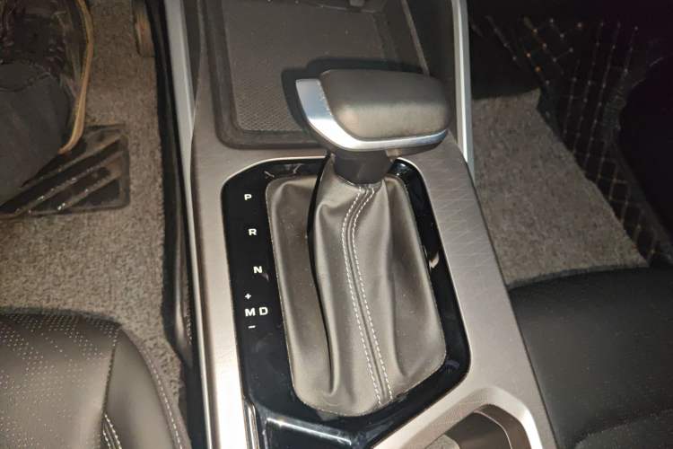 Used Geely Auto Emgrand 2023 4th Generation Champion Edition 1.5L CVT Luxury Model Gear Lever