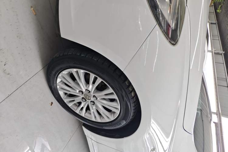 Used Buick GT 2015 15N Automatic Deluxe Edition Left Front Wheel Hub