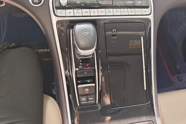 Used GAC Trumpchi M8 2021 Revised Version Lingxiu Series 390T Luxury Edition Gear Lever