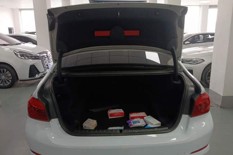 Used BMW 5 Series 2018 525Li Luxury Package Trunk