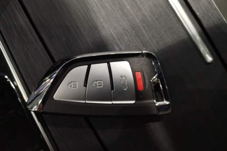 Used GAC Trumpchi GS8 2022 Flagship Series 2.0 TGDI Four-Wheel Drive Luxury Smart Connectivity Version (7 Seats)
