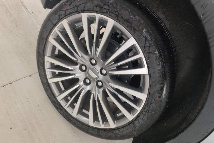 Used Cadillac XT4 2024 28T Two-Wheel-Drive Prestige Version Exterior 5