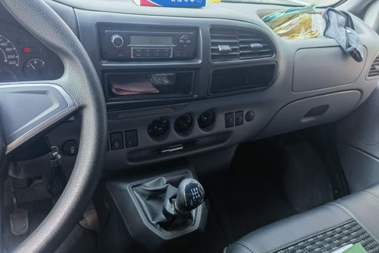 Used JMC Transit 2019 2.8T Commercial Version Short Wheelbase Mid-Roof 3-Seater China VI Standard JX493