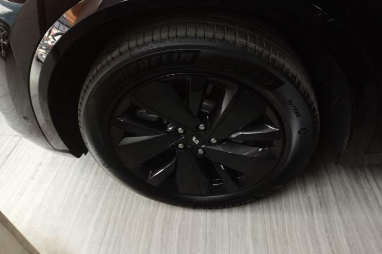 Used Li Auto L8 2025 Max Smart Refresh Edition
