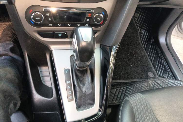 Used Ford Focus 2012 Sedan 1.6L Automatic Fashion Edition
