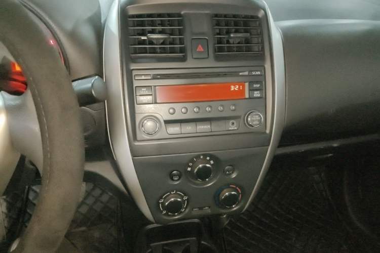 Used Nissan Sunny 2014 1.5XE CVT Comfort Edition Audio And AC Panel