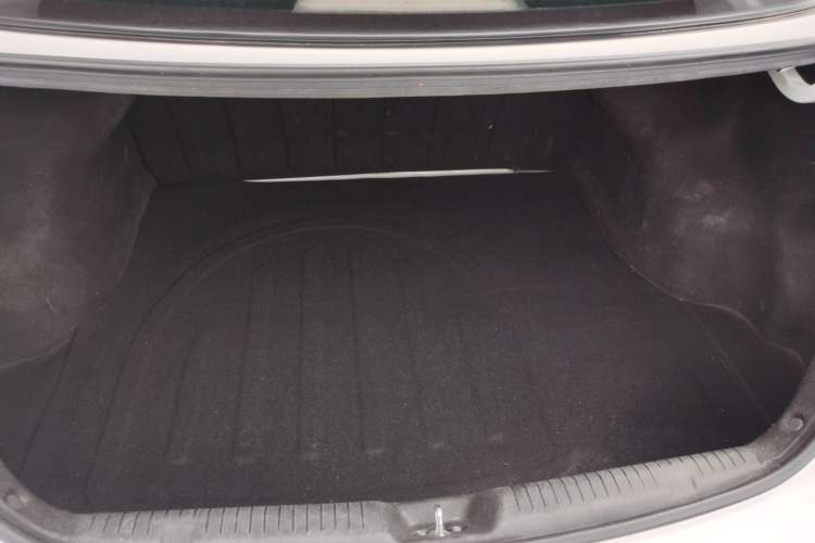 Used Hyundai Elantra (5th Generation / Langdong) 2016 1.6L Automatic Smart Version Trunk