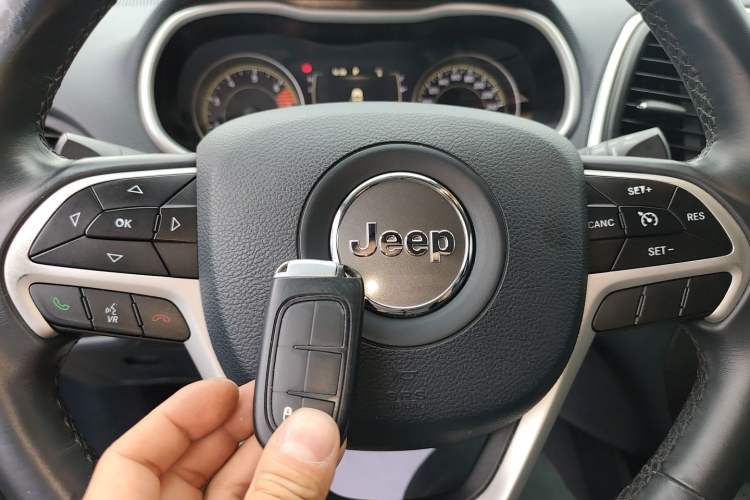 Used Jeep Cherokee 2016 2.4L Professional Edition
