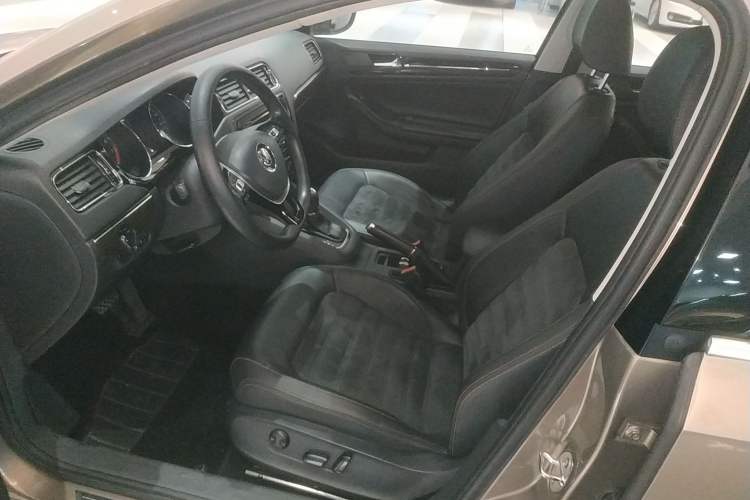 Used Volkswagen Sagitar 2015 230TSI Automatic Luxury Model