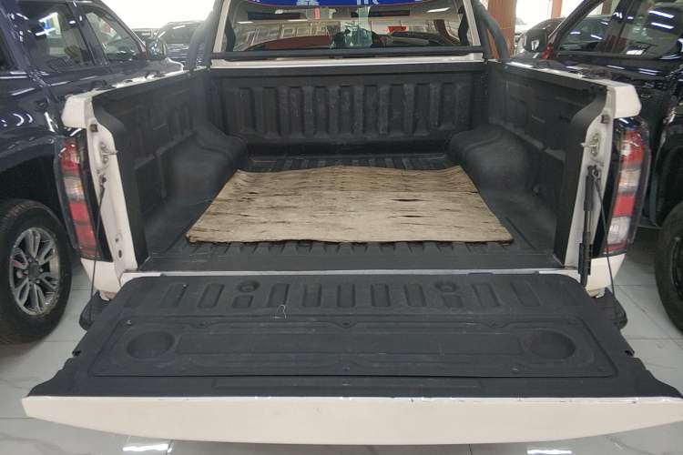 Used JMC DaDao 2023 All-Purpose Model 2.3T Diesel Automatic Two-Wheel Drive Standard Wheelbase Comfort Edition