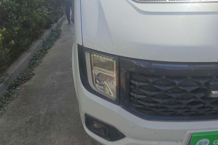 Used JMC Fushun 2022 2.0T Manual Van Long Wheelbase High Roof 3-Seater
