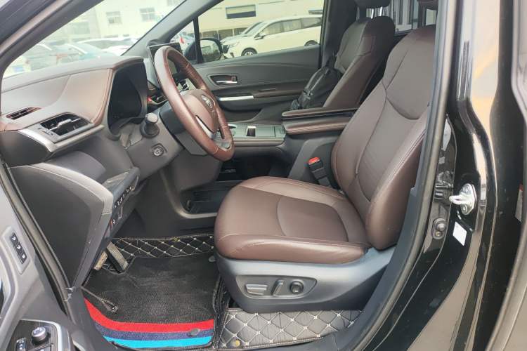 Used Toyota Granvia 2023 2.5L Hybrid Flagship VIP Edition