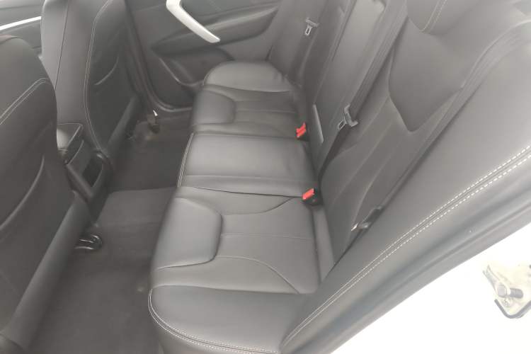 Used Geely Auto Emgrand 2017 Sedan Million Edition 1.5L Manual Upward Connect Version Left Rear Seat