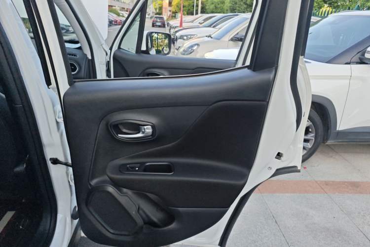 Used Jeep Renegade 2019 220T Automatic Leading Edition
