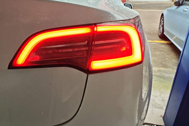 Used Tesla Model 3 2020 Long-Range Rear-Wheel-Drive Version Right Rear Taillight