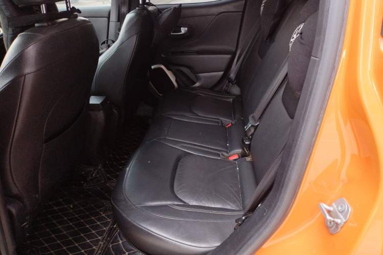 Used Jeep Renegade 2016 1.4T Automatic Smart Edition Interior 4