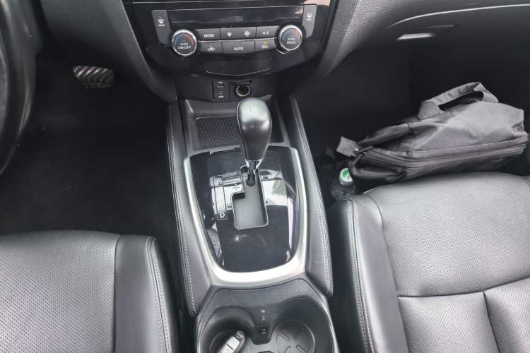 Used Nissan X-Trail 2015 2.0L CVT Comfort MAX Edition 2WD
