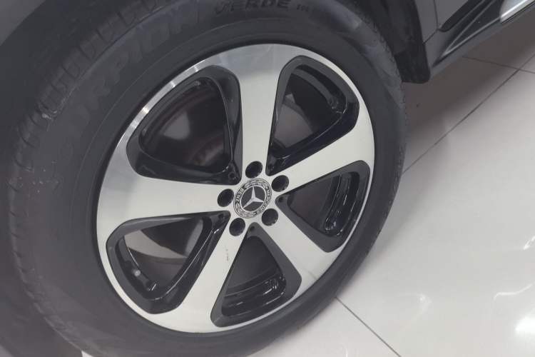 Used Mercedes-Benz GLC 2019 GLC 260 L 4MATIC Luxury Model Exterior 4