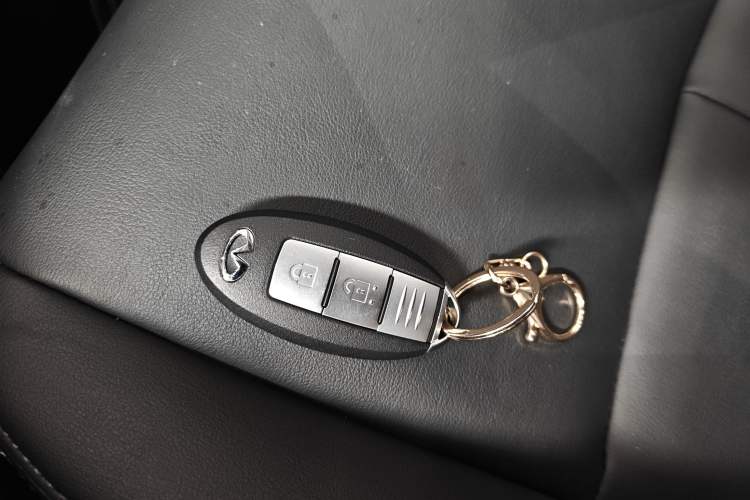 Used Infiniti Q50L 2018 2.0T Comfort Edition China VI Standard
