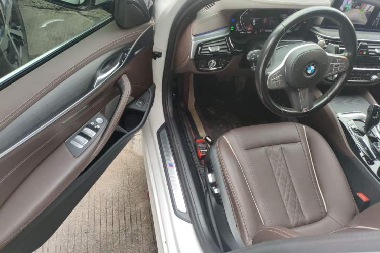 Used BMW 5 Series 2023 530Li Leading Model M Sport Package Driver Seat
