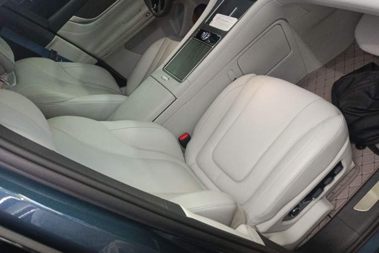 Used Hima AITO M9 2024 All-Electric Ultra Version 100 kWh 6-Seater Model Right Front Seat