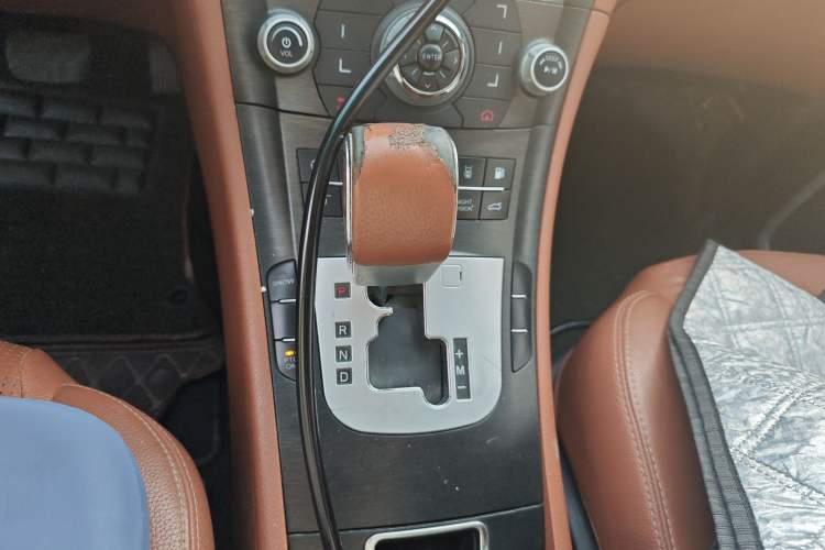 Used Luxgen Great 7 SUV 2011 2.2T Two-Wheel Drive Smart Version Gear Lever