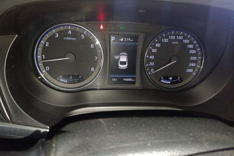 Used Hyundai Mistra 2017 1.6T Automatic Flagship Model TOP China V Emission Standard Odometer Close Up