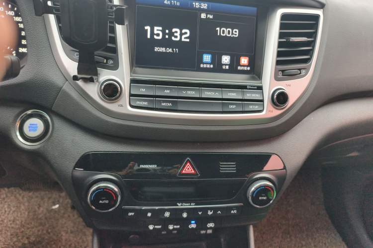 Used Hyundai Tucson 2015 1.6T Dual-Clutch Two-Wheel-Drive Smart Model Audio And AC Panel