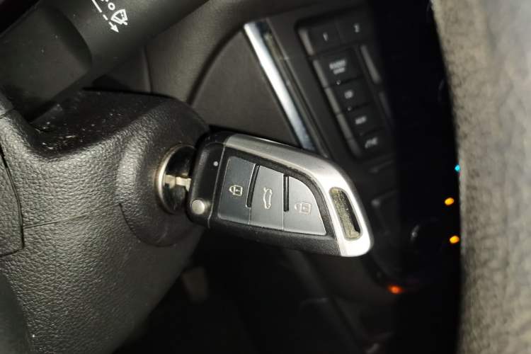 Used Buick Encore 2015 1.4T Automatic Two-Wheel Drive Urban Elite Version Vehicle Key