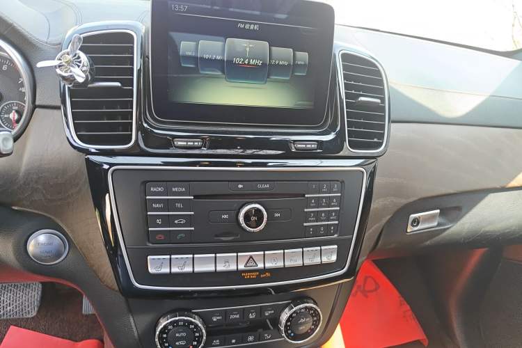 Used Mercedes-Benz GLS 2016 GLS 500 4MATIC Audio And AC Panel