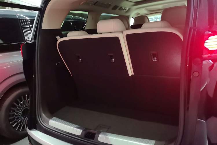 Used Denza D9 2025 DM-i Intelligent Drive 1020 Four-Wheel Drive Flagship Model
