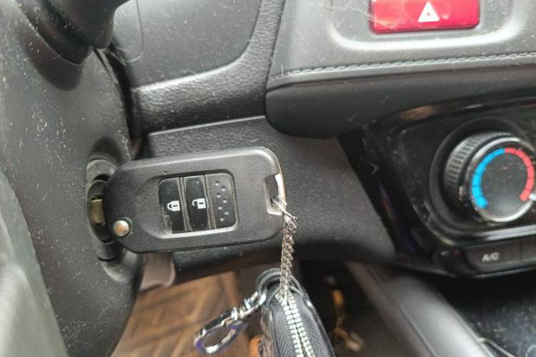 Used Honda Vezel 2015 1.5L CVT two-wheel drive Comfort trim Vehicle Key