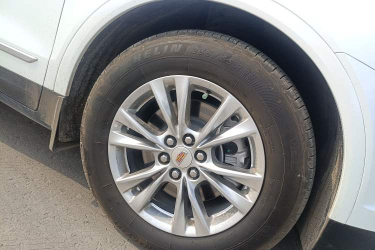 Used Cadillac XT5 2022 2.0T Two-Wheel Drive Luxury Version Right Front Wheel Hub