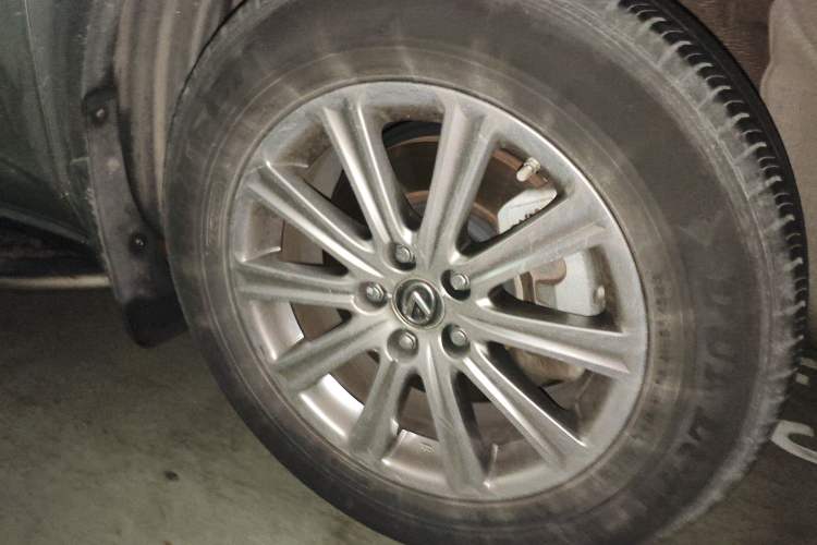 Used Lexus NX 2018 300 Front-Drive Freeline Edition Right Front Wheel Hub