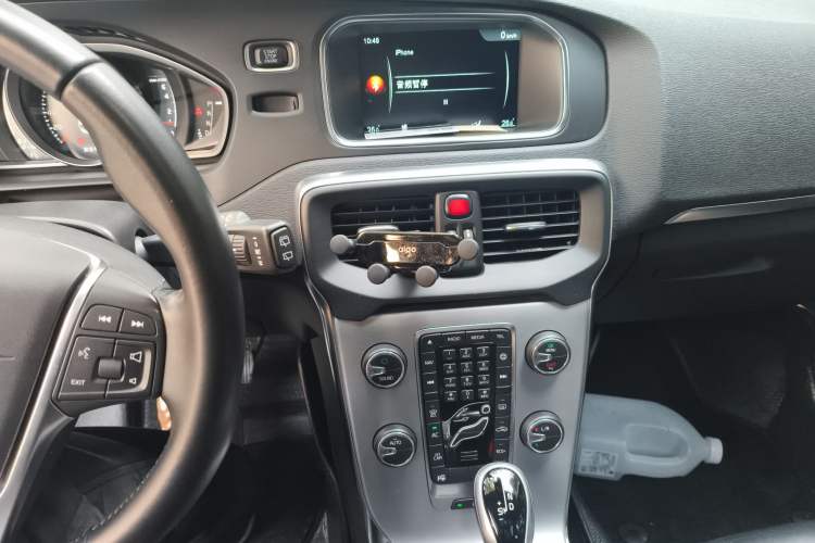 Used Volvo V40 2017 T3 Zhiya Edition
