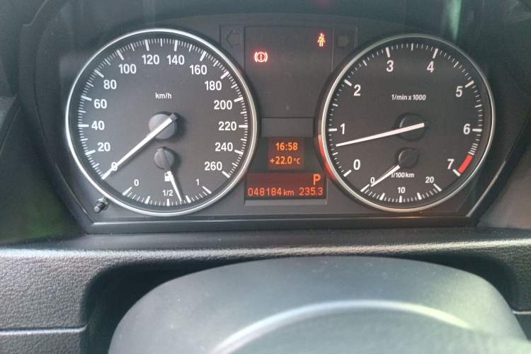 Used BMW X1 2015 sDrive18i Leading Edition
