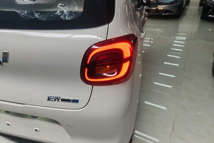 Used Wuling Hongguang MINIEV 2025 Four-Door Version Advanced Edition Exterior 3