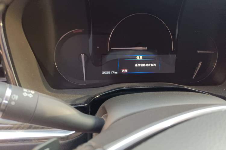 Used Cadillac XT5 2016 28T Four-Wheel Drive Luxury Model Odometer Close Up