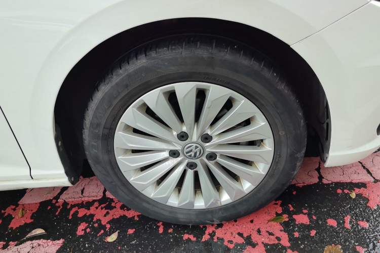 Used Volkswagen Lavida 2018 1.5L Automatic Comfort Edition China V Standard Right Front Wheel Hub