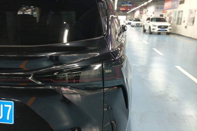 Used Toyota SIENNA 2023 2.5L Hybrid Deluxe Edition
