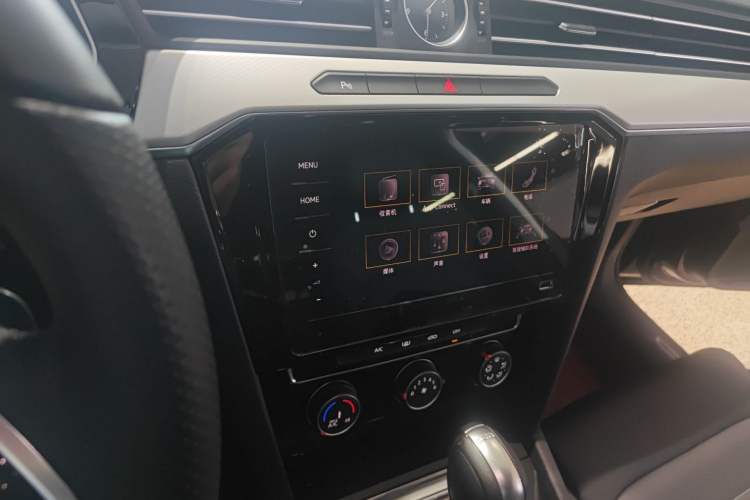 Used Volkswagen Magotan 2023 2 Million Units Limited-Edition 280TSI DSG Comfort Version Audio And AC Panel