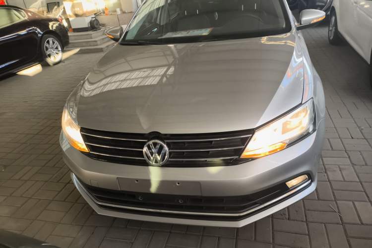 Used Volkswagen Sagitar 2017 230TSI Automatic Comfort Version
