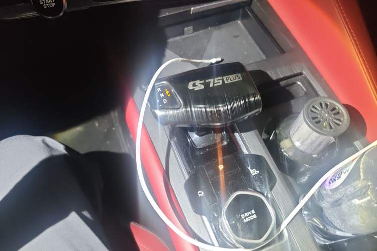 Used CHANGAN CS75 PLUS 2022 Second-Generation 2.0T Automatic Prestige Model Gear Lever