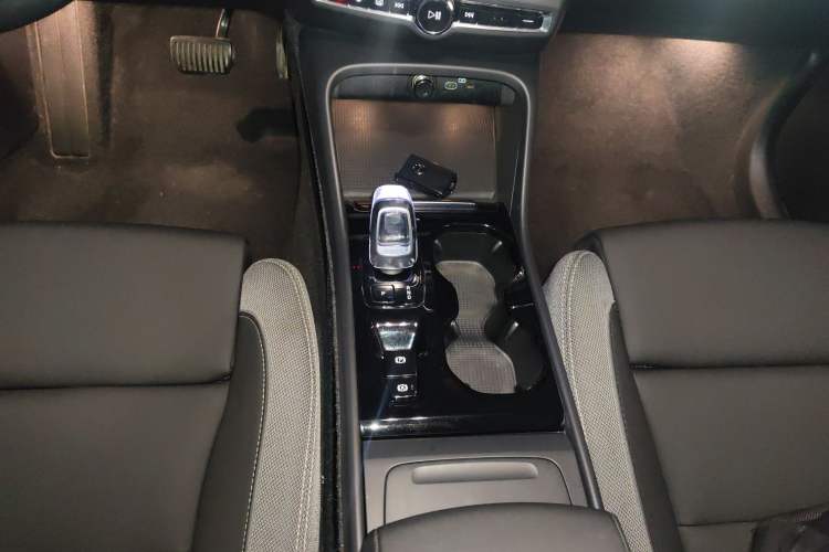 Used Volvo XC40 2023 B3 Zhiyuan Sport Edition Gear Lever
