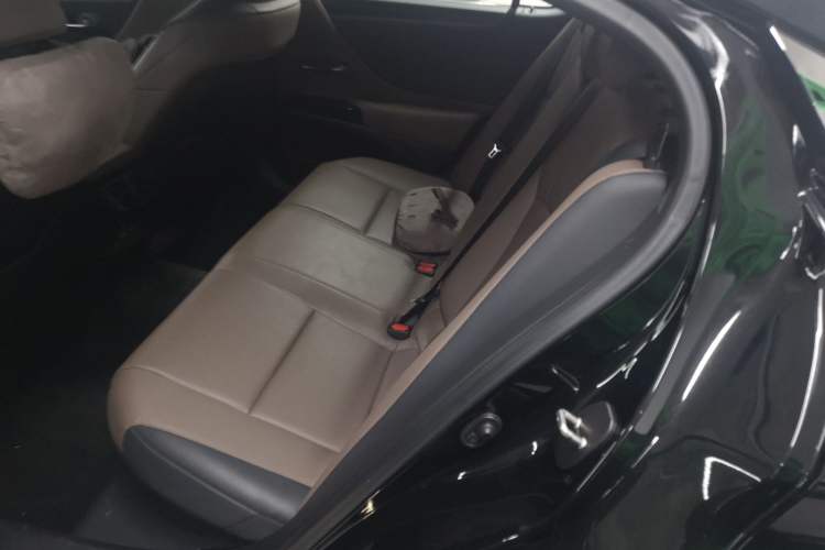 Used Lexus ES 2022 300h Deluxe Edition