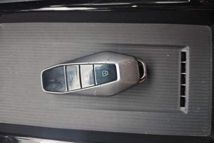 Used iCAR 03 2024 472km Four-Wheel Drive Long-Range Intelligent Advanced Version
