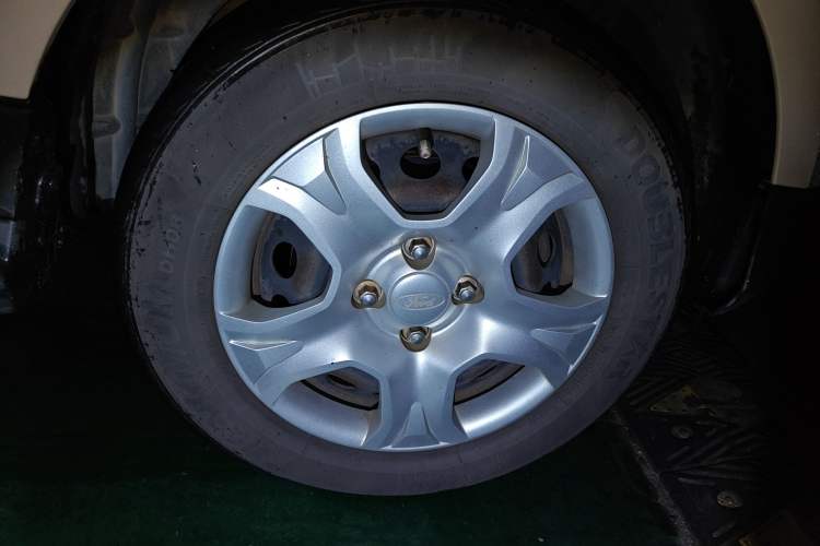 Used Ford EcoSport 2013 1.5L Manual Comfort Model Right Front Wheel Hub