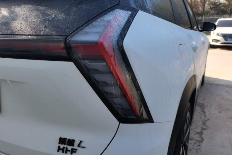 Used Geely Auto FX11 2023 1.5TD Leishen Hi·F Super Rui Right Rear Taillight