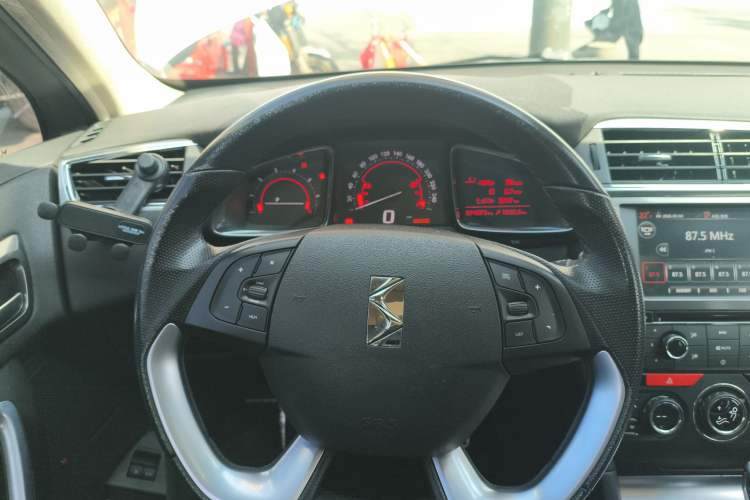 Used DS 6 2014 1.6T Luxury Edition THP200