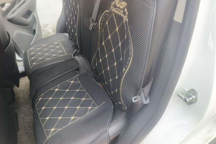 Used Buick Encore 2015 1.4T Automatic Two-Wheel Drive Urban Leading Model Interior 4